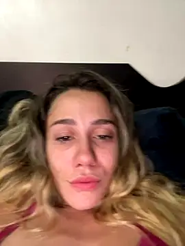 Snapshot of blond-96 chatting on 10.24.25 blond-96 online show from 10.24.25