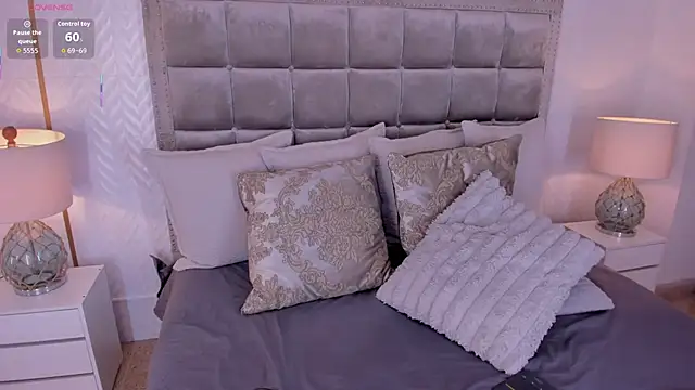 Snapshot of lucianacohelo chatting on 11.04.25 lucianacohelo online show from 11.04.25