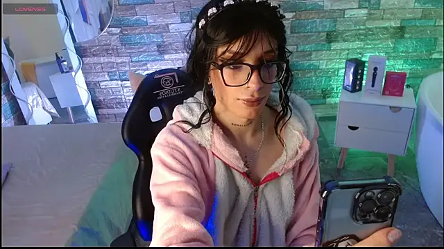 Snapshot of boyfox_tay chatting on 10.06.25 boyfox tay online show from 10.06.25