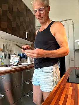 SexyLeon8 online show from 09.21.25