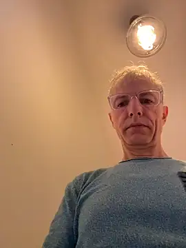 SexyLeon8 online show from 11.17.25