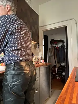 SexyLeon8 online show from 04.20.26