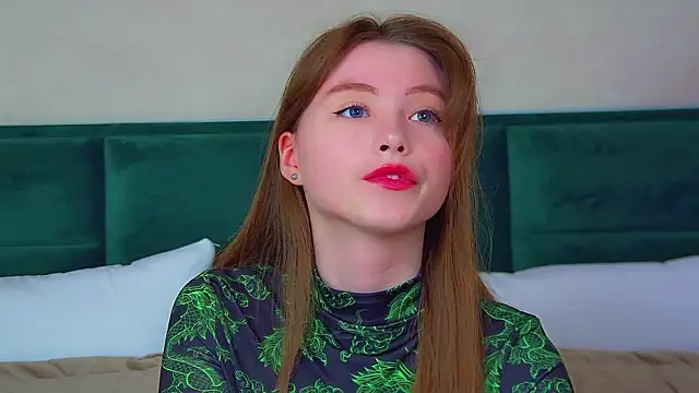 Snapshot of KeiraAsti chatting on 09.15.25 KeiraAsti online show from 09.15.25