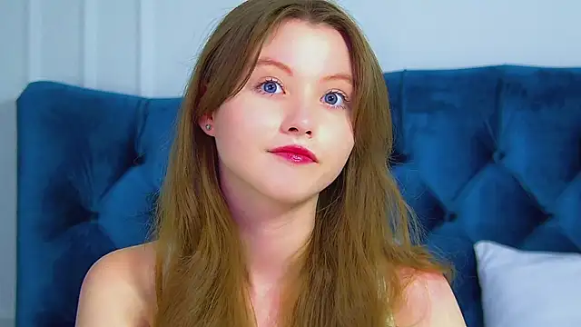 Snapshot of KeiraAsti chatting on 09.17.25 KeiraAsti online show from 09.17.25