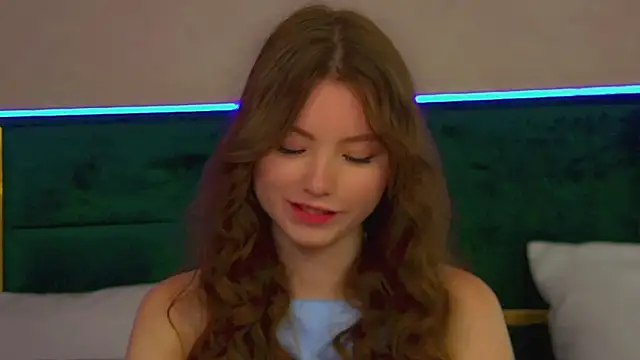 Snapshot of KeiraAsti chatting on 09.28.25 KeiraAsti online show from 09.28.25