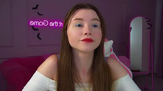 Snapshot of KeiraAsti chatting on 10.17.25 KeiraAsti online show from 10.17.25