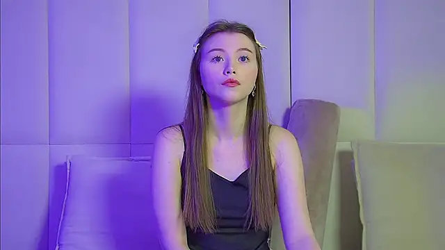 Snapshot of KeiraAsti chatting on 10.19.25 KeiraAsti online show from 10.19.25