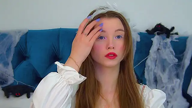 Snapshot of KeiraAsti chatting on 10.24.25 KeiraAsti online show from 10.24.25