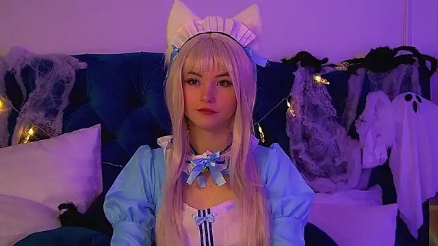 Snapshot of KeiraAsti chatting on 10.31.25 KeiraAsti online show from 10.31.25