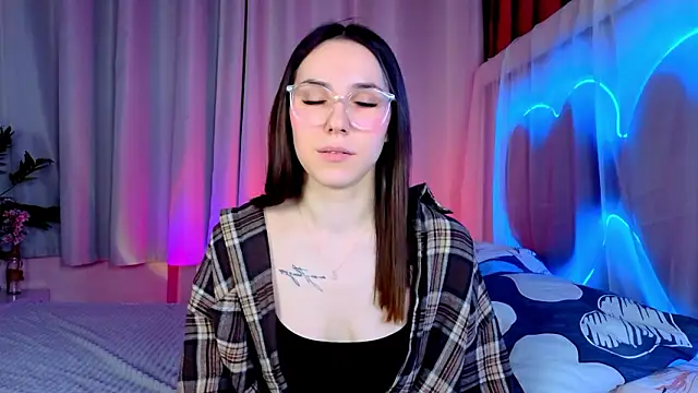 Snapshot of -CindyLou chatting on 02.03.26 -CindyLou online show from 02.03.26