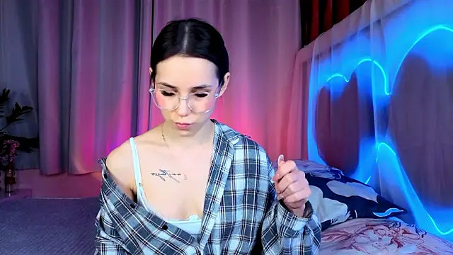 Snapshot of -CindyLou chatting on 02.04.26 -CindyLou online show from 02.04.26