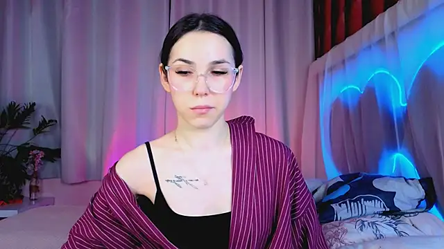 Snapshot of -CindyLou chatting on 02.07.26 -CindyLou online show from 02.07.26