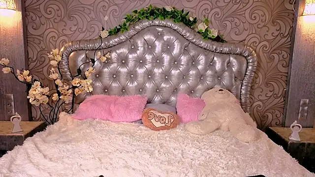 Snapshot of -CindyLou chatting on 02.16.26 -CindyLou online show from 02.16.26