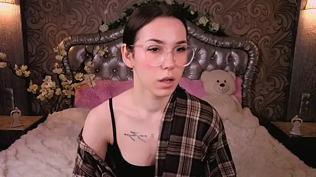 Snapshot of -CindyLou chatting on 02.17.26 -CindyLou online show from 02.17.26