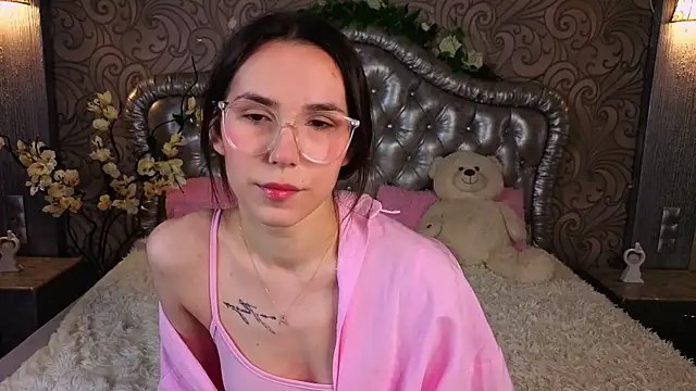 Snapshot of -CindyLou chatting on 03.20.26 -CindyLou online show from 03.20.26