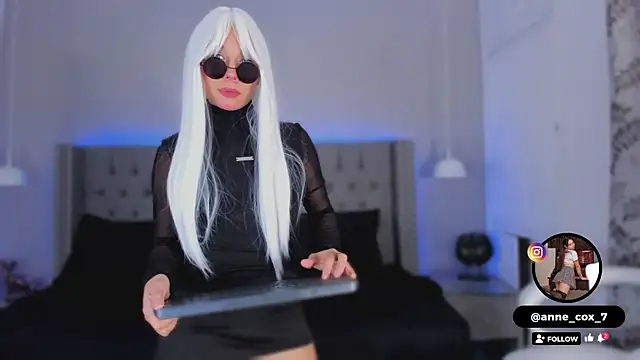 Snapshot of Anne_cox chatting on 11.30.25 Anne cox online show from 11.30.25