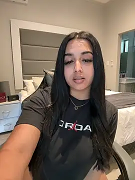 Snapshot of LilMisIndianx chatting on 10.26.25 LilMisIndianx online show from 10.26.25