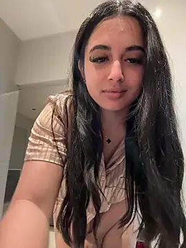 Snapshot of LilMisIndianx chatting on 10.27.25 LilMisIndianx online show from 10.27.25