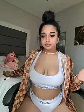 Snapshot of LilMisIndianx chatting on 02.01.26 LilMisIndianx online show from 02.01.26