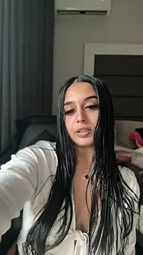 LilMisIndianx online show from 04.22.26