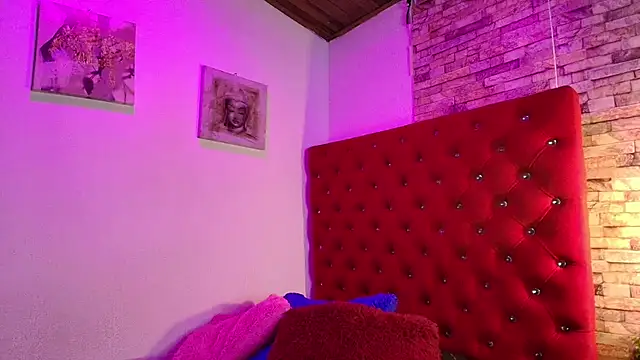 Snapshot of Victoria_Thompson1 chatting on 10.03.25 Victoria Thompson1 online show from 10.03.25