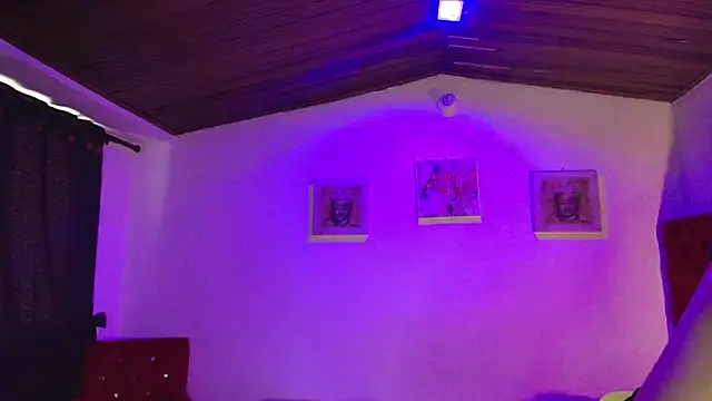 Snapshot of Victoria_Thompson1 chatting on 10.21.25 Victoria Thompson1 online show from 10.21.25