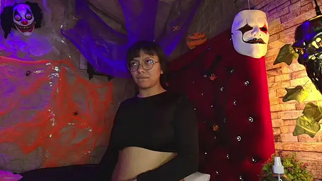 Snapshot of Victoria_Thompson1 chatting on 10.25.25 Victoria Thompson1 online show from 10.25.25