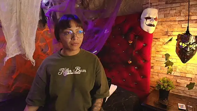 Snapshot of Victoria_Thompson1 chatting on 10.30.25 Victoria Thompson1 online show from 10.30.25