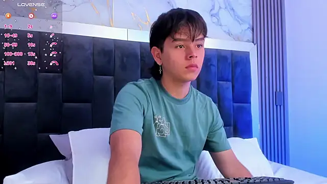 Snapshot of nico_leroy chatting on 09.10.25 nico leroy online show from 09.10.25