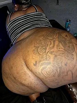 Snapshot of Thickkemzz41 chatting on 10.14.25 Thickkemzz41 online show from 10.14.25