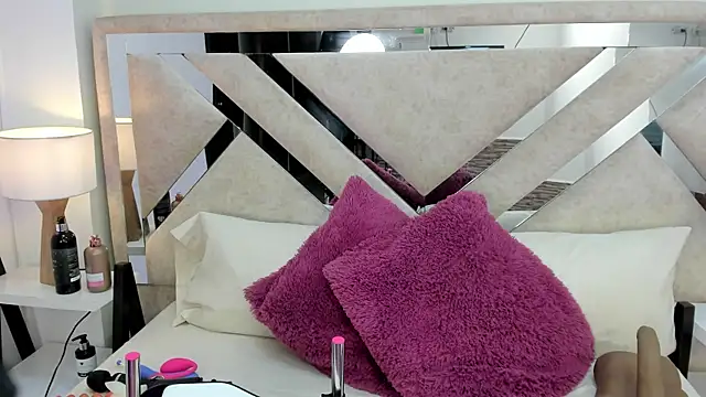 Snapshot of ximena_vasquez8 chatting on 01.18.26 ximena vasquez8 online show from 01.18.26