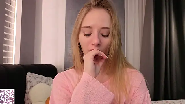 ElvinaRose online show from 12.15.25