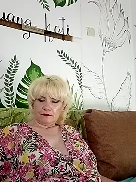 Catty Lady online show from 06.25.26