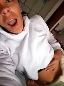 Snapshot of SharonDustLove chatting on 10.03.25 SharonDustLove online show from 10.03.25