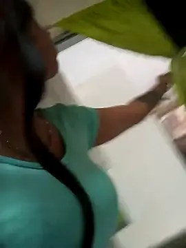 Snapshot of SharonDustLove chatting on 10.11.25 SharonDustLove online show from 10.11.25