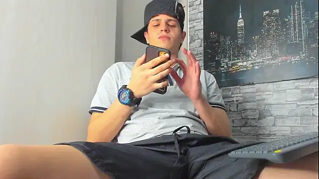 Snapshot of Themasterhades_777 chatting on 10.05.25 Themasterhades 777 online show from 10.05.25