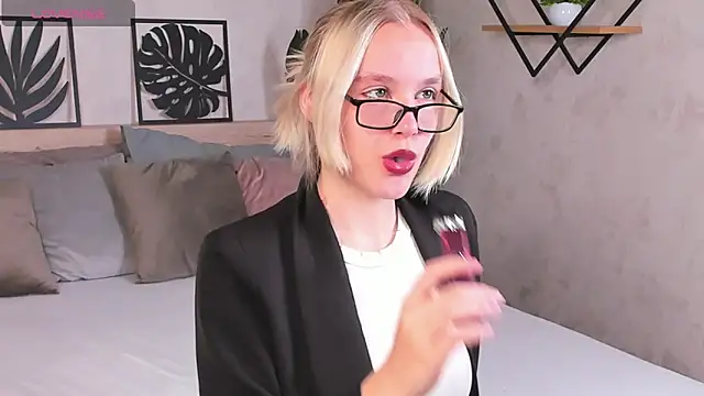 Snapshot of Carolin_Miller chatting on 09.21.25 Carolin Miller online show from 09.21.25