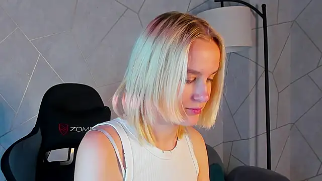 Snapshot of Carolin_Miller chatting on 09.30.25 Carolin Miller online show from 09.30.25