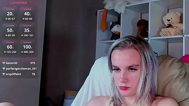 Snapshot of Carolin_Miller chatting on 11.21.25 Carolin Miller online show from 11.21.25