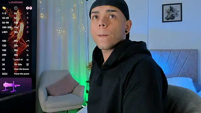 Snapshot of jhosepMoreno chatting on 10.14.25 jhosepMoreno online show from 10.14.25