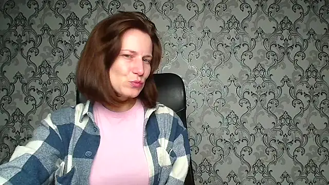 Kelly Kisss online show from 12.20.25