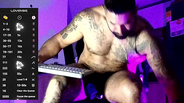 Snapshot of Max-prada chatting on 02.15.26 Max-prada online show from 02.15.26