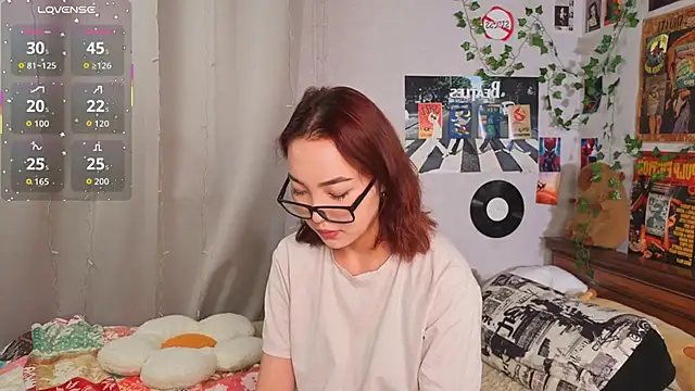 Snapshot of OdetteBiddy chatting on 11.25.25 OdetteBiddy online show from 11.25.25