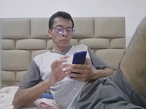 Snapshot of skinnylatino51 chatting on 02.03.26 skinnylatino51 online show from 02.03.26