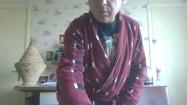 Snapshot of gegevincent chatting on 10.14.25 gegevincent online show from 10.14.25