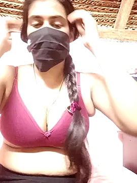 umairahaasan 1 online show from 10.25.25