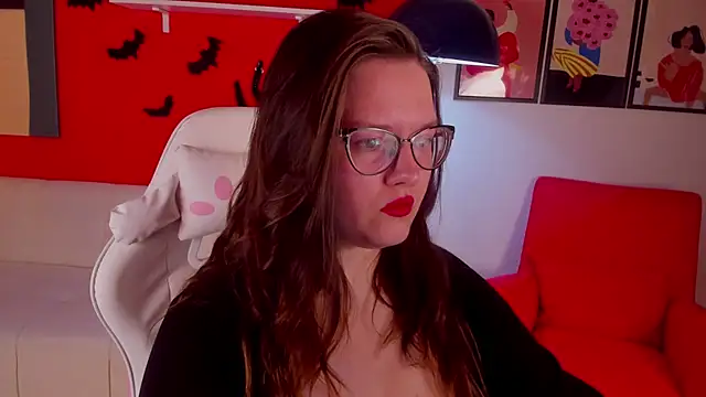 HelenDanvers online show from 10.26.25