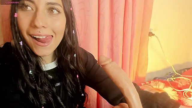 Alanaloiiss  online show from 04.24.26