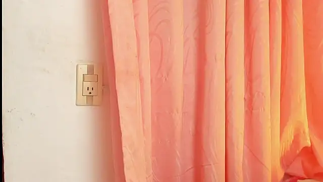 Alanaloiiss  online show from 04.25.26