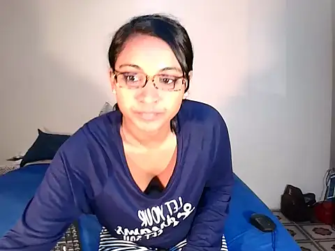 Snapshot of indiansweetflava chatting on 10.30.25 indiansweetflava online show from 10.30.25